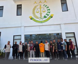 Otoritas Jasa Keuangan Menyerahkan Pelaku Pembobolan BPR SAWA kepada Kejaksaan Negeri Sidoarjo